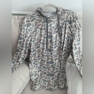 Women’s very lightweight camo hoodie barely worn size L